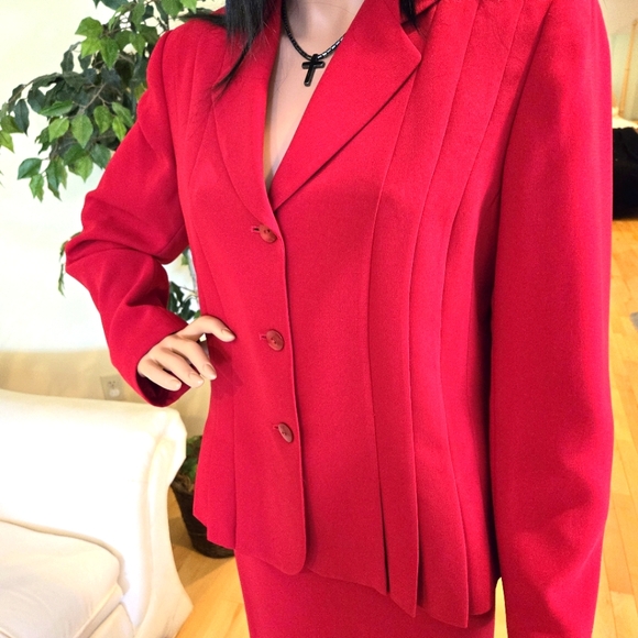 NWTs, Red Le Suit, Business Suit Pleated Jacket/Blazer,  A-Line Skirt, Size 12 - Picture 3 of 16
